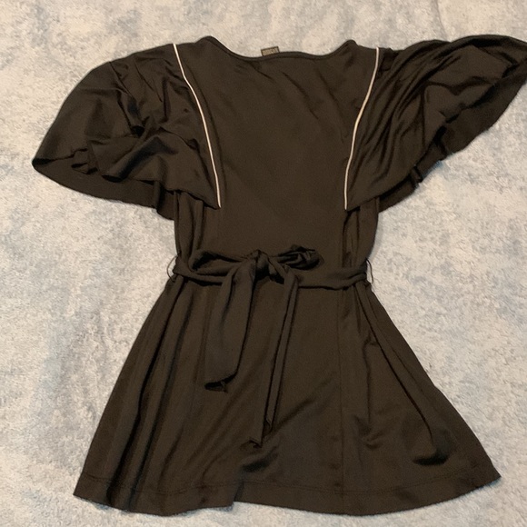 Black Susie top. V neck. Tie in back - Picture 4 of 5